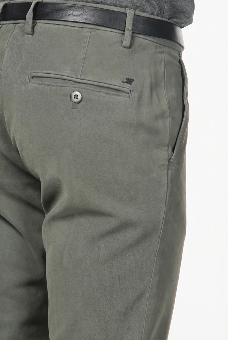 Milano pantalon chino homme en gabardine stretch, coupe extra slim ①