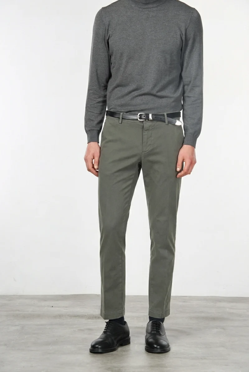 Milano pantalon chino homme en gabardine stretch, coupe extra slim ①