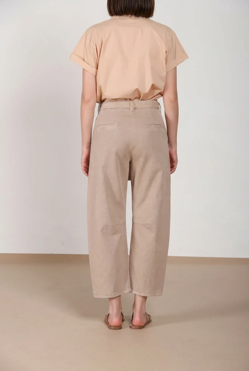 Vivienne City pantalon chino femme en bull stretch balloon fit