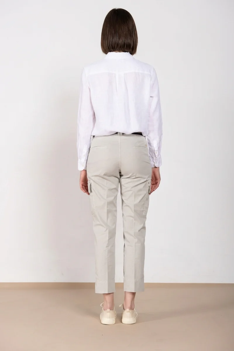 Marlene Cargo pantalon cargo femme en twill léger stretch carrot fit