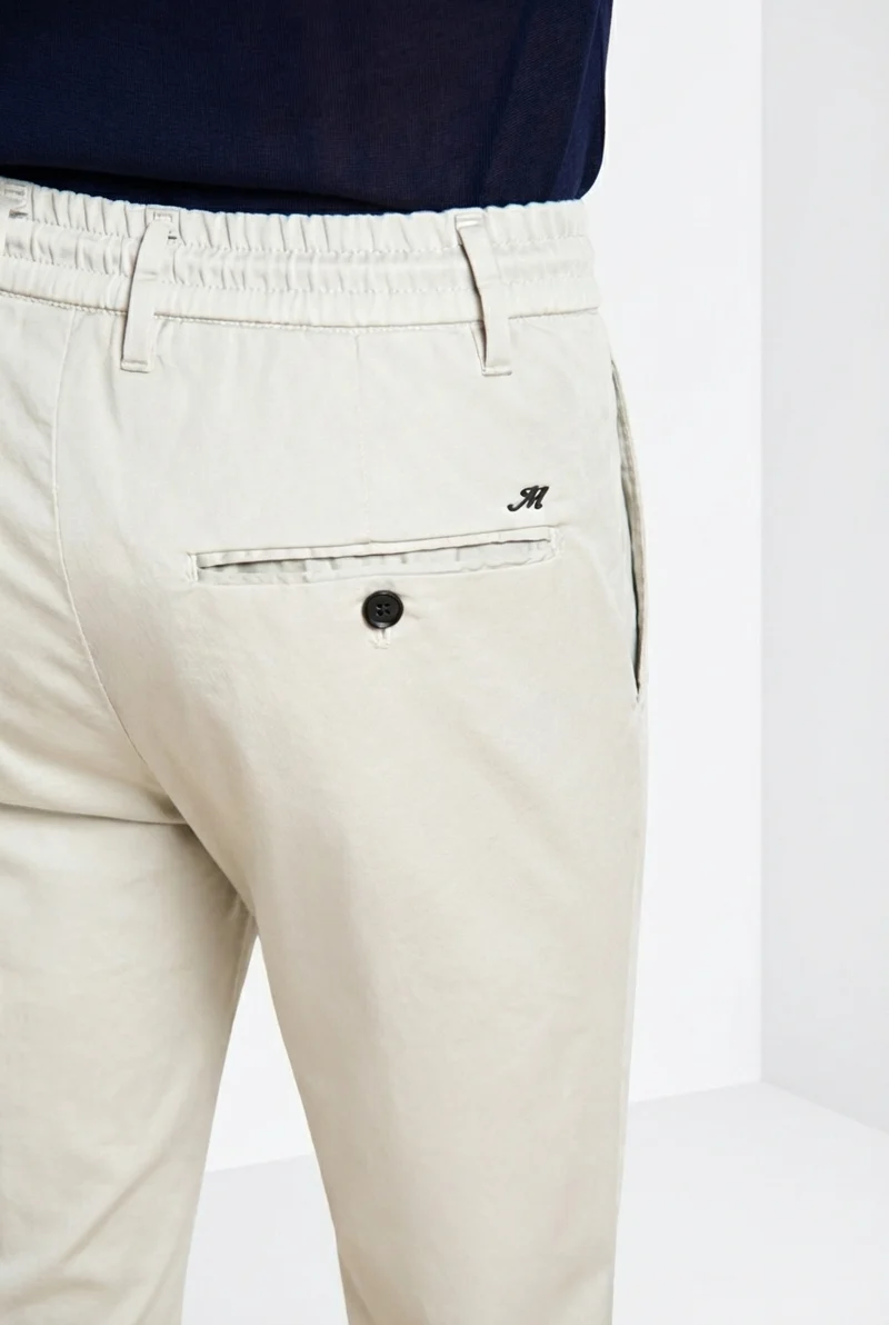Milano Jogger Travel pantalon chino homme en satin technique travel stretch extra slim fit
