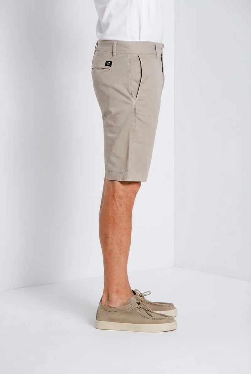 London bermuda chino homme en gabardine stretch regular fit ①