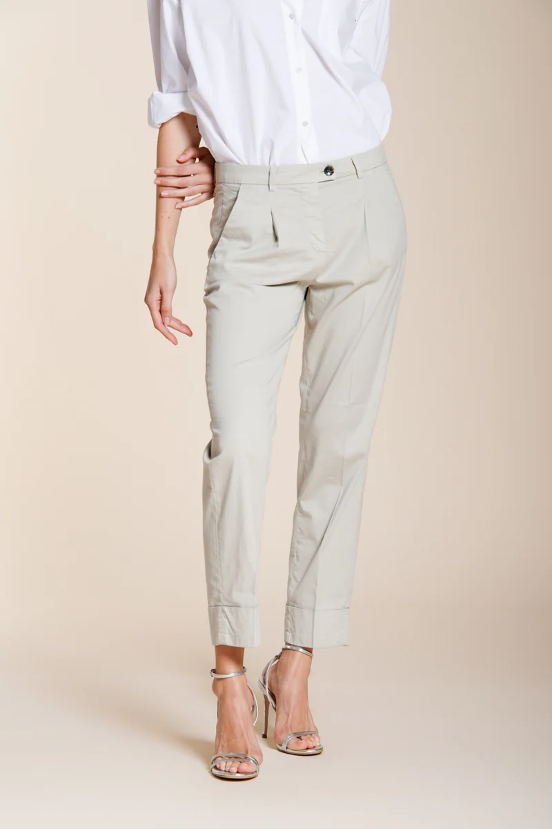 New York Carrot Sartoriale 1 Pince pantalon chino femme en satin de coton et soie carrot fit ①
