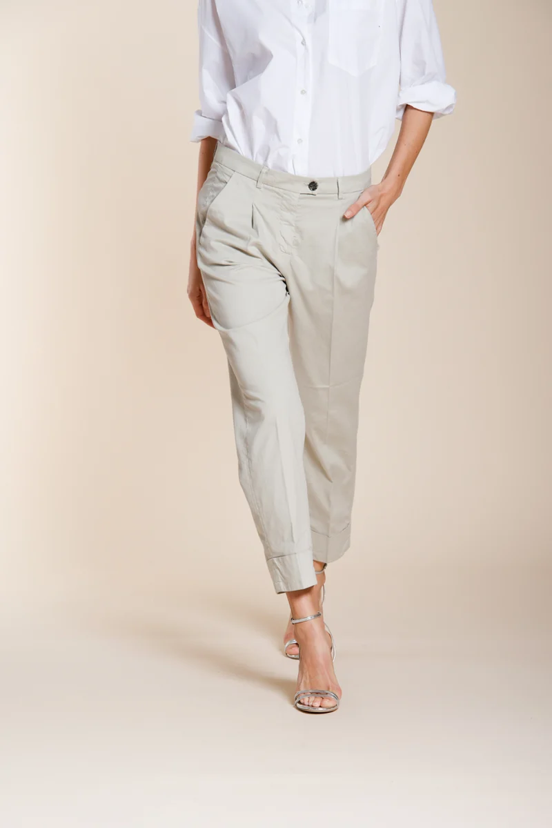 New York Carrot Sartoriale 1 Pince pantalon chino femme en satin de coton et soie carrot fit ①