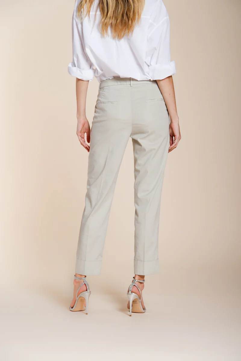 New York Carrot Sartoriale 1 Pince pantalon chino femme en satin de coton et soie carrot fit ①