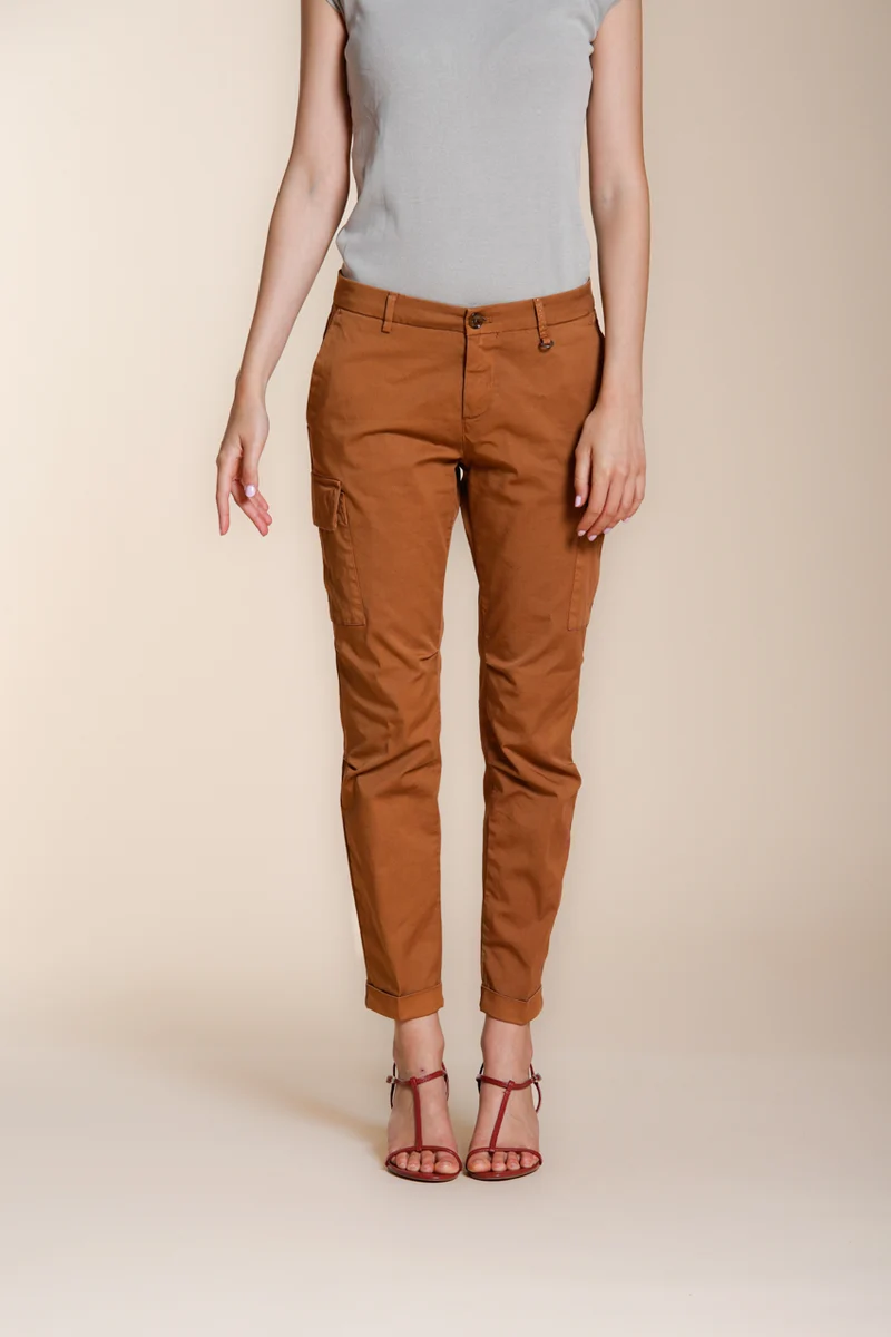 Chile City pantalon cargo femme en gabardine stretch slim fit