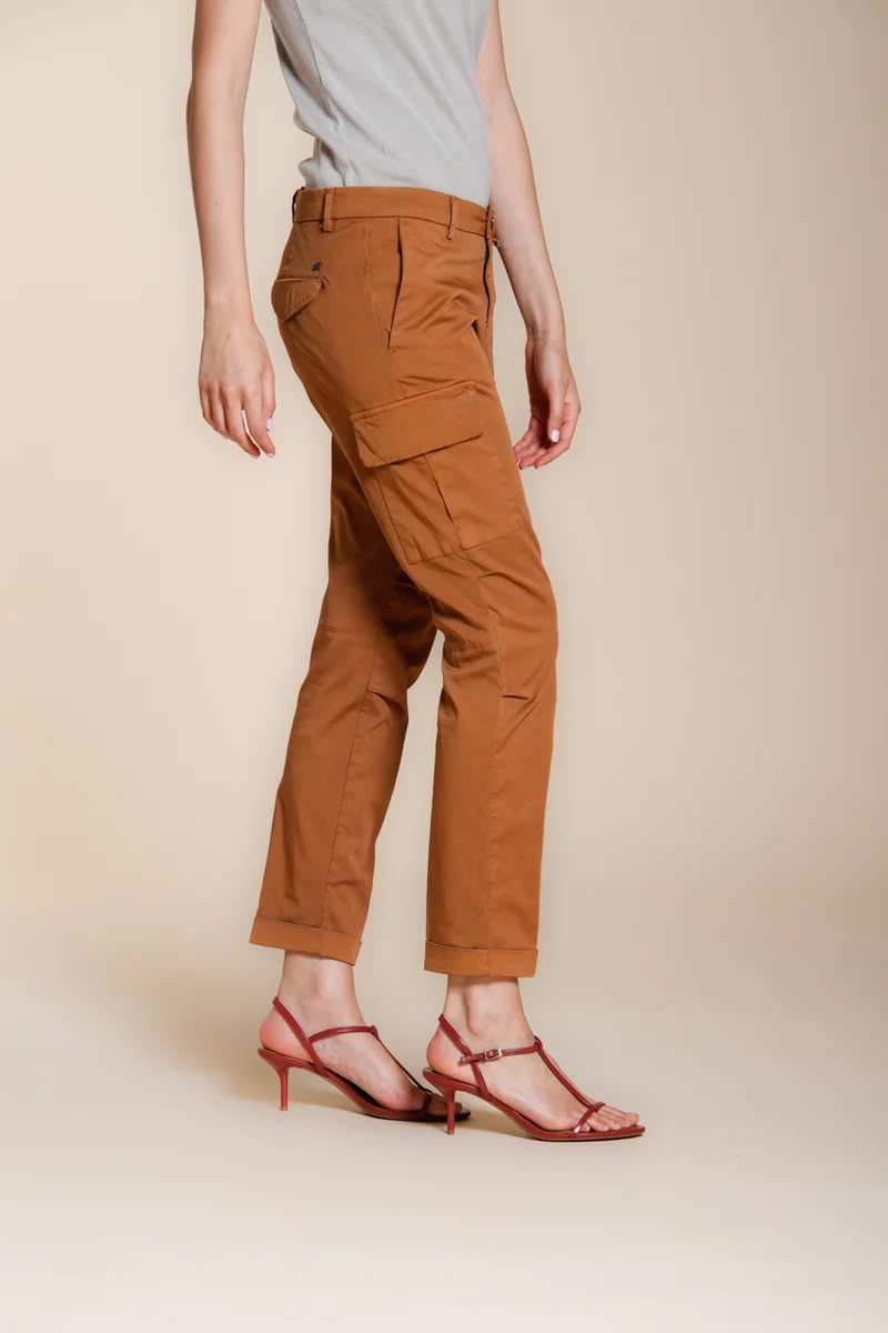 Chile City pantalon cargo femme en gabardine stretch slim fit