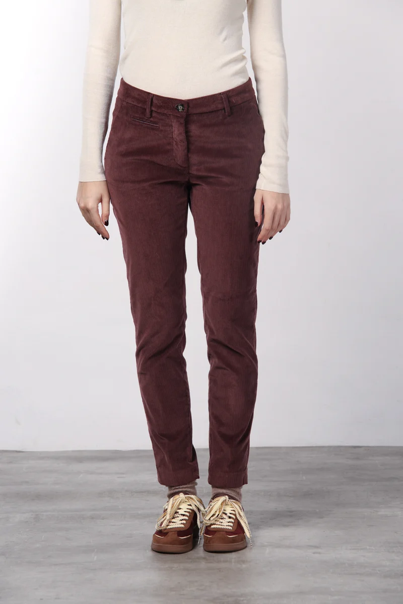 New York Slim pantalon chino femme en velours à grosses côtes slim fit ①