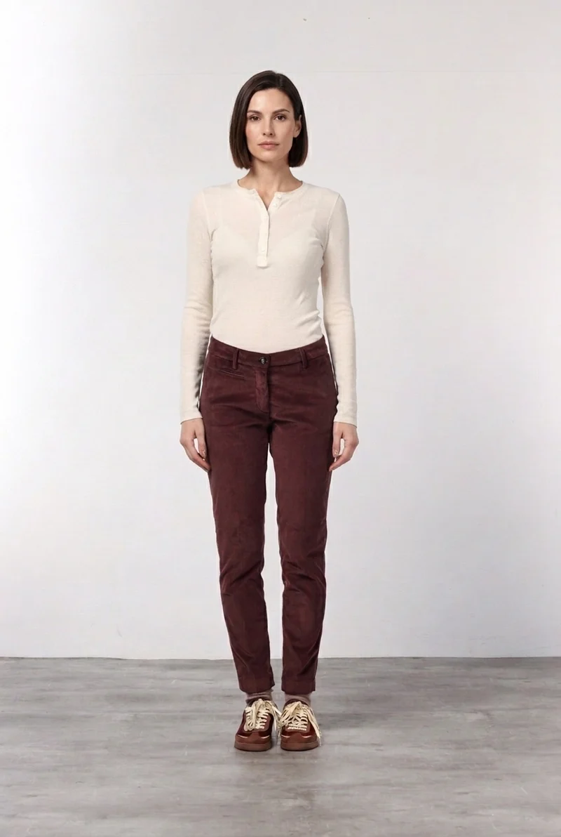 New York Slim pantalon chino femme en velours à grosses côtes slim fit ①