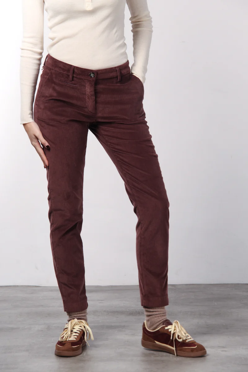 New York Slim pantalon chino femme en velours à grosses côtes slim fit ①