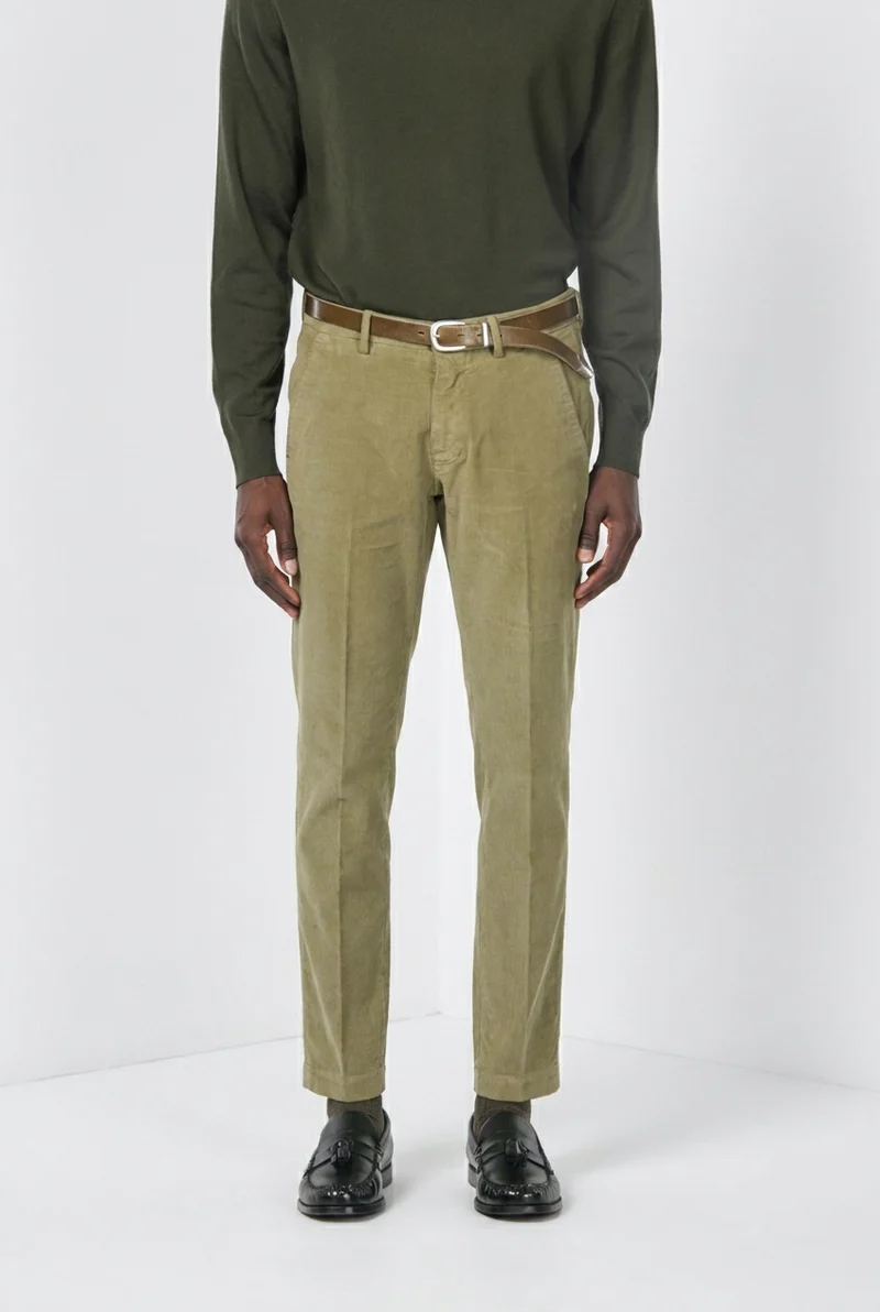 Pantalon chino homme Torino en velours 1000 raies, slim fit ①