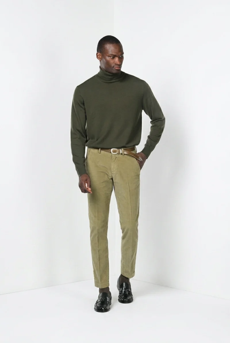Pantalon chino homme Torino en velours 1000 raies, slim fit ①