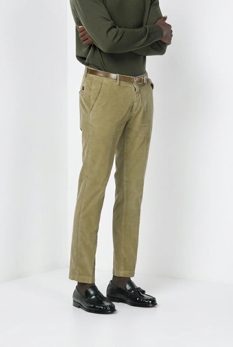 Pantalon chino homme Torino en velours 1000 raies, slim fit ①