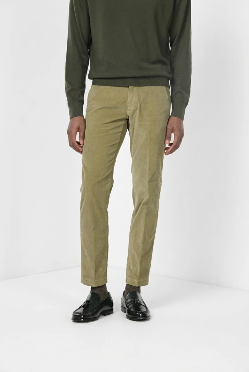 Pantalon chino homme Torino en velours 1000 raies, slim fit ①