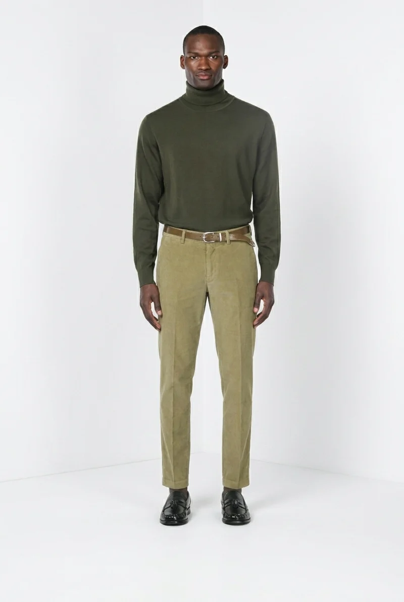 Pantalon chino homme Torino en velours 1000 raies, slim fit ①