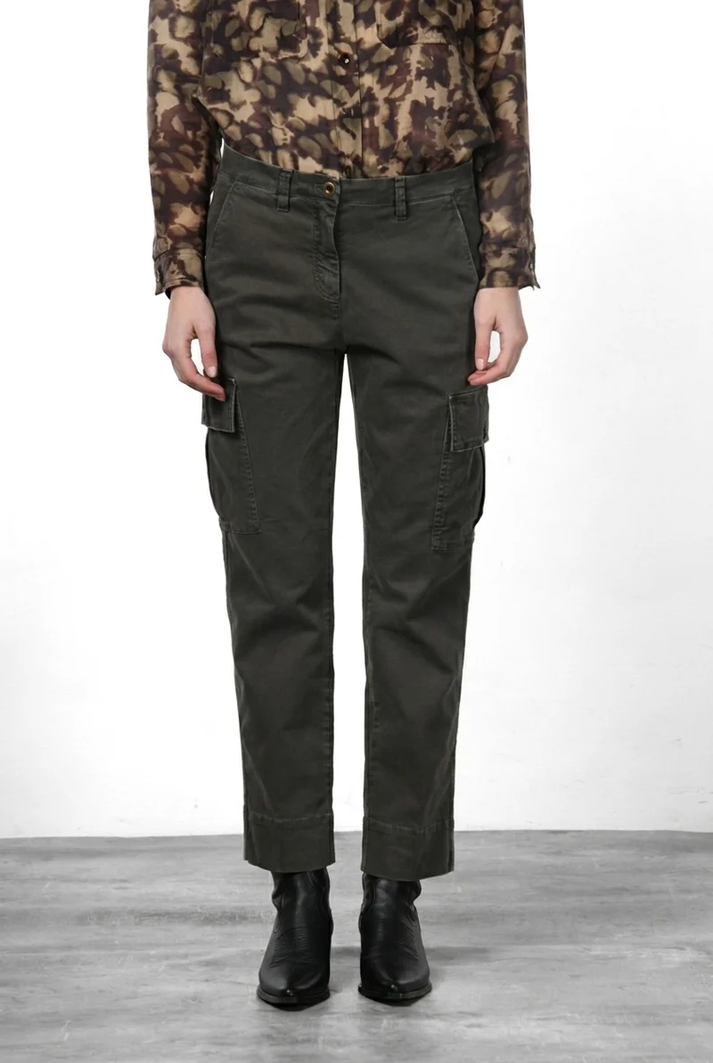 Pantalon cargo femme Marlene Cargo en gabardine, carrot fit