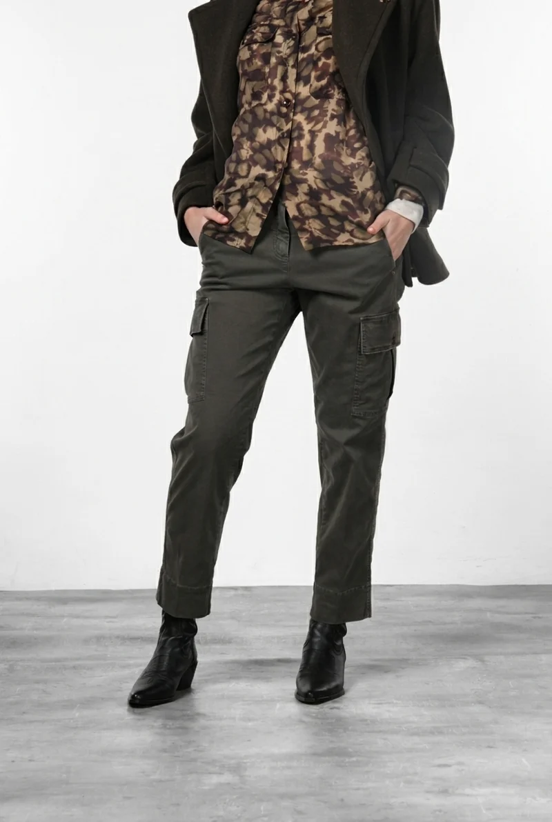 Pantalon cargo femme Marlene Cargo en gabardine, carrot fit