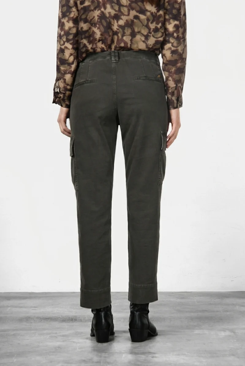 Pantalon cargo femme Marlene Cargo en gabardine, carrot fit