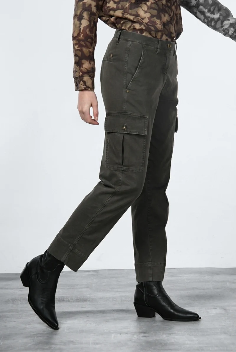 Pantalon cargo femme Marlene Cargo en gabardine, carrot fit