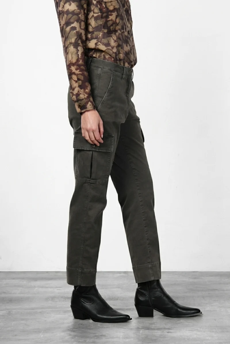 Pantalon cargo femme Marlene Cargo en gabardine, carrot fit