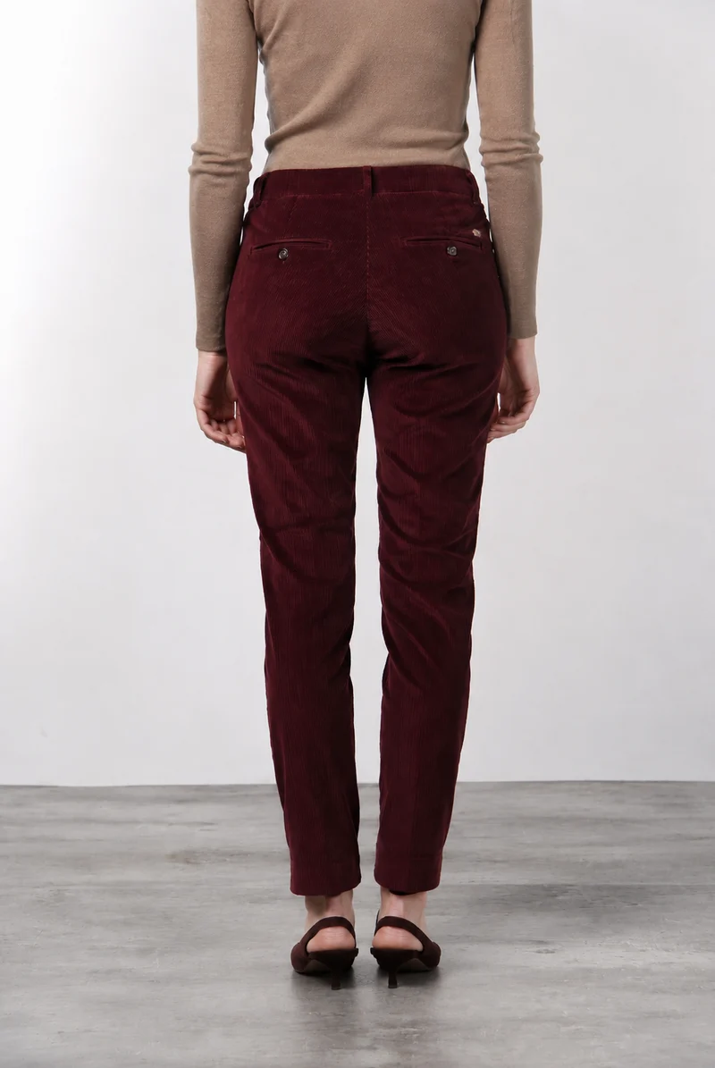 New York Slim pantalon chino femme en velours côtelé à grosses côtes coupe slim ①