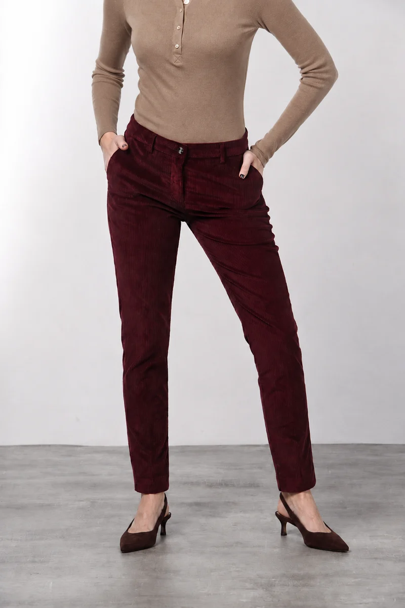 New York Slim pantalon chino femme en velours côtelé à grosses côtes coupe slim ①