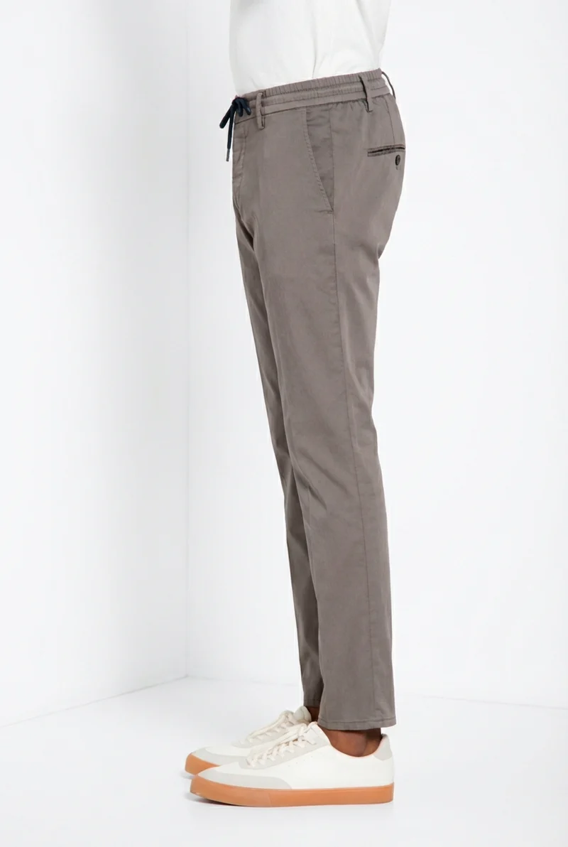 Milano Jogger Travel pantalon chino homme en satin technique travel stretch extra slim fit