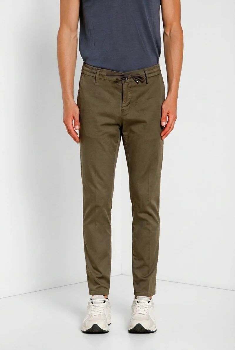 Milano Jogger Travel pantalon chino homme en satin technique travel stretch extra slim fit