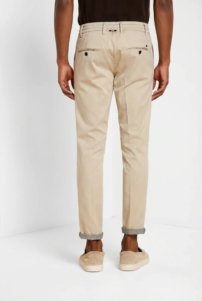 Milano Jogger Travel pantalon chino homme en satin technique travel stretch extra slim fit