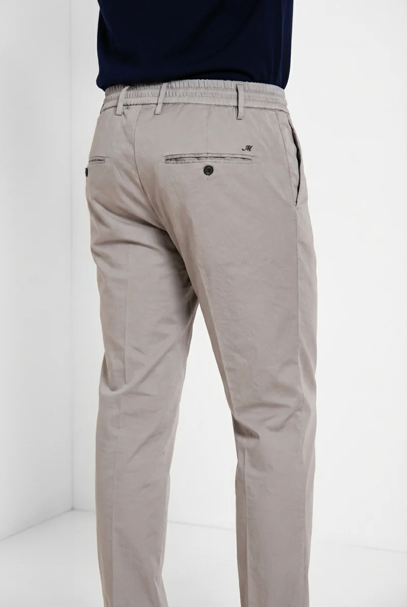 Milano Jogger Travel pantalon chino homme en satin technique travel stretch extra slim fit