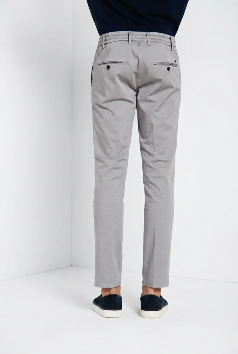 Milano Jogger Travel pantalon chino homme en satin technique travel stretch extra slim fit