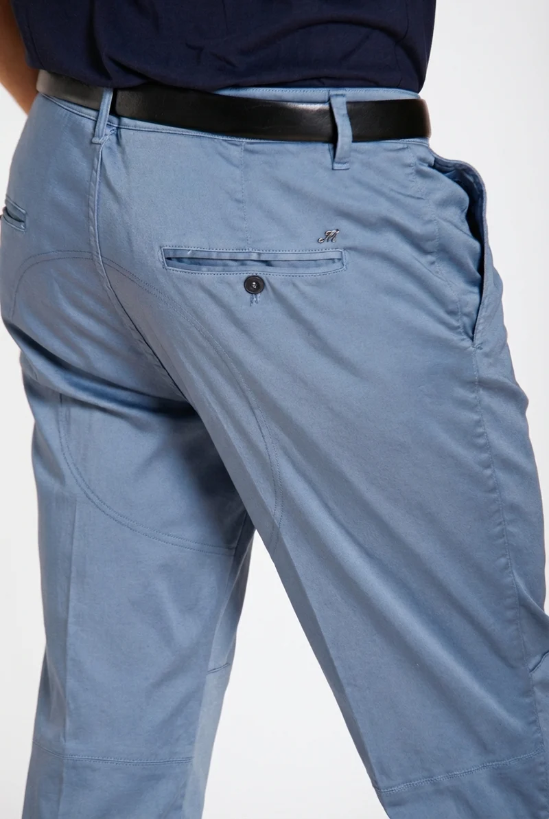 John Coolkhinos pantalon chino homme en satin stretch Logo Edition carrot fit ①