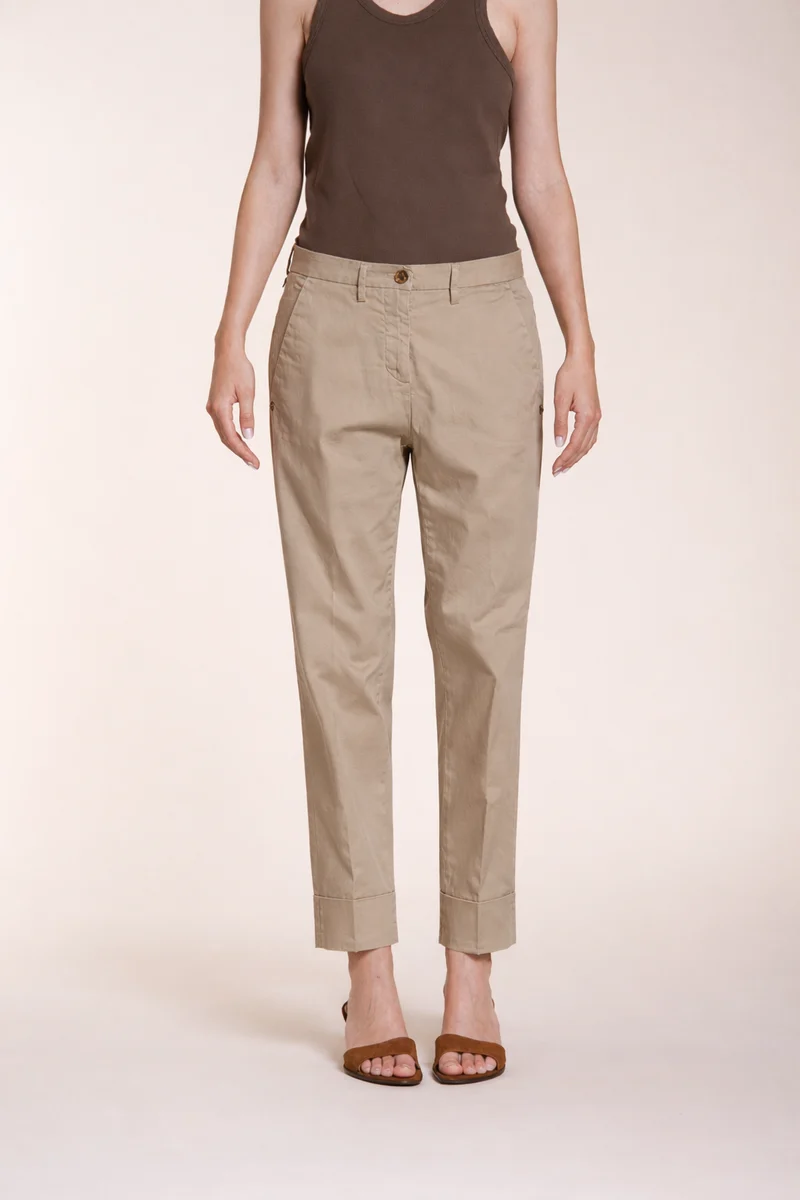 New York Carrot pantalon chino femme en satin stretch carrot fit ①