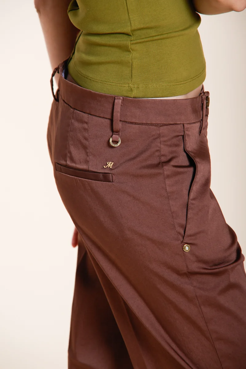 New York Carrot pantalon chino femme en satin stretch carrot fit ①
