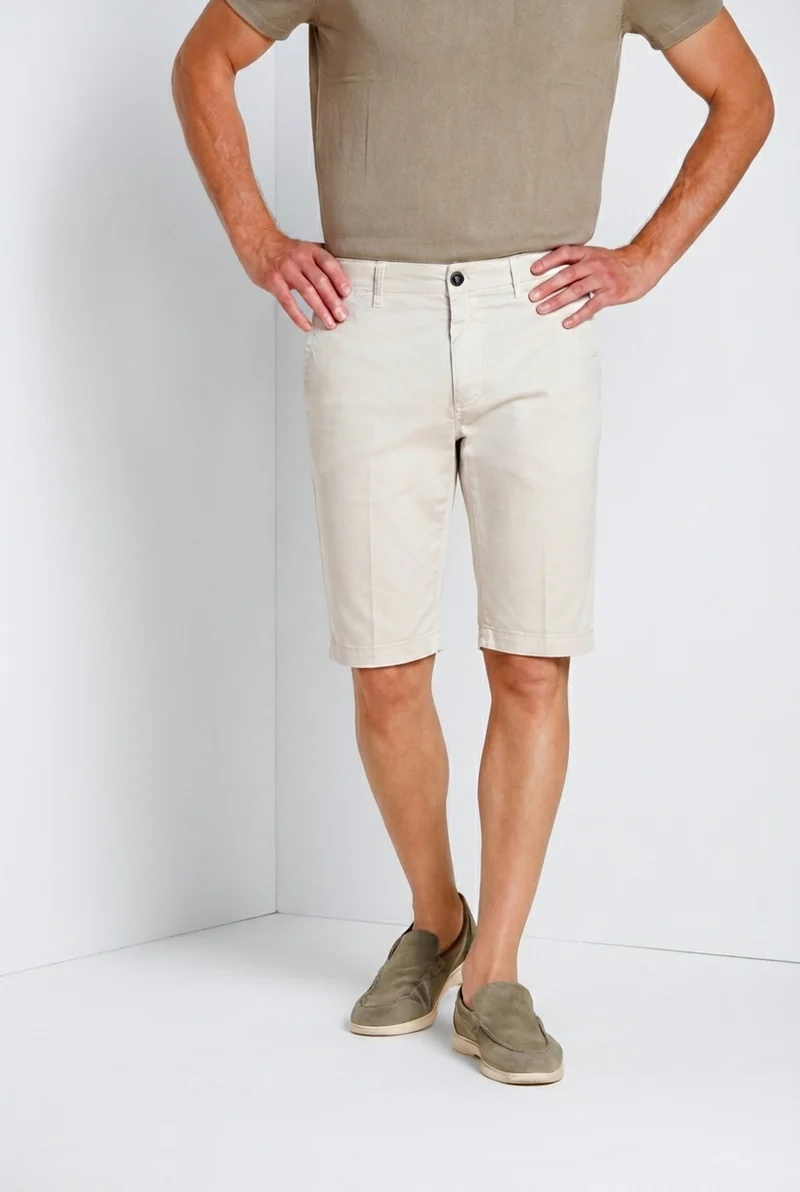 London bermuda chino homme en gabardine stretch regular fit ①