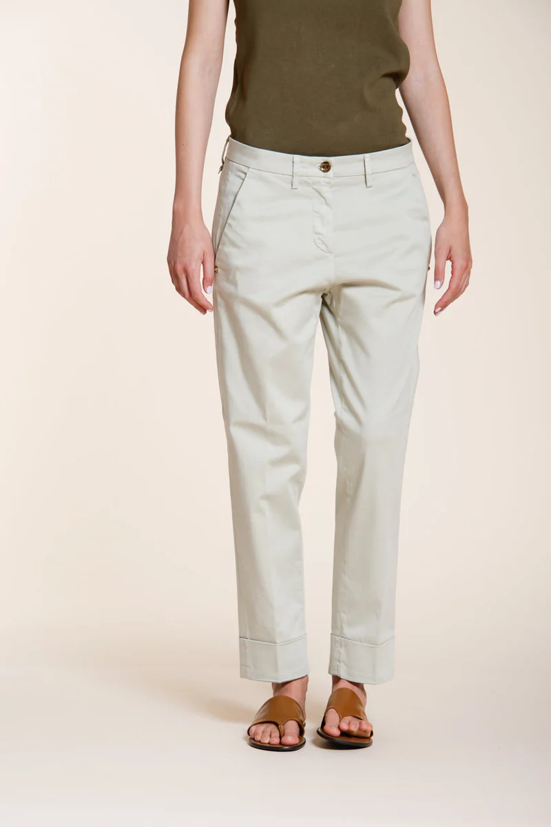 New York Carrot pantalon chino femme en satin stretch carrot fit ①