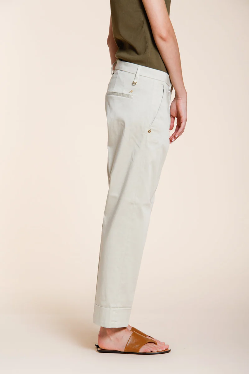 New York Carrot pantalon chino femme en satin stretch carrot fit ①