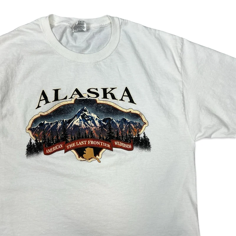 Fruit of the Loom "Alaska" White Graphic Tee M