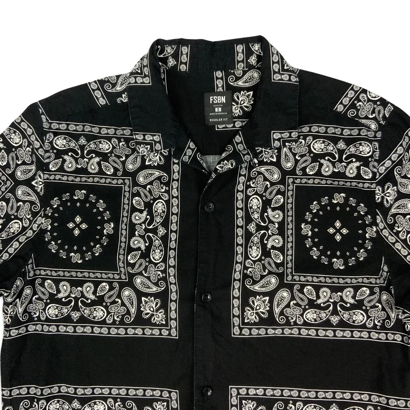 Vtg Y2K Black & White Paisley Bandana Print Short Sleeve Shirt XS