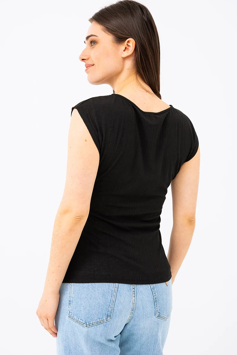 Le t-shirt uni à fronces