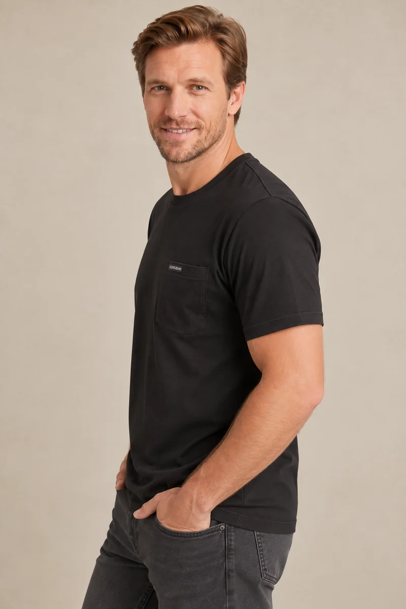 Le t-shirt à poche Guess