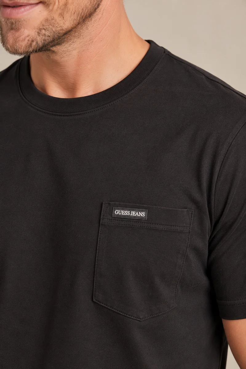 Le t-shirt à poche Guess