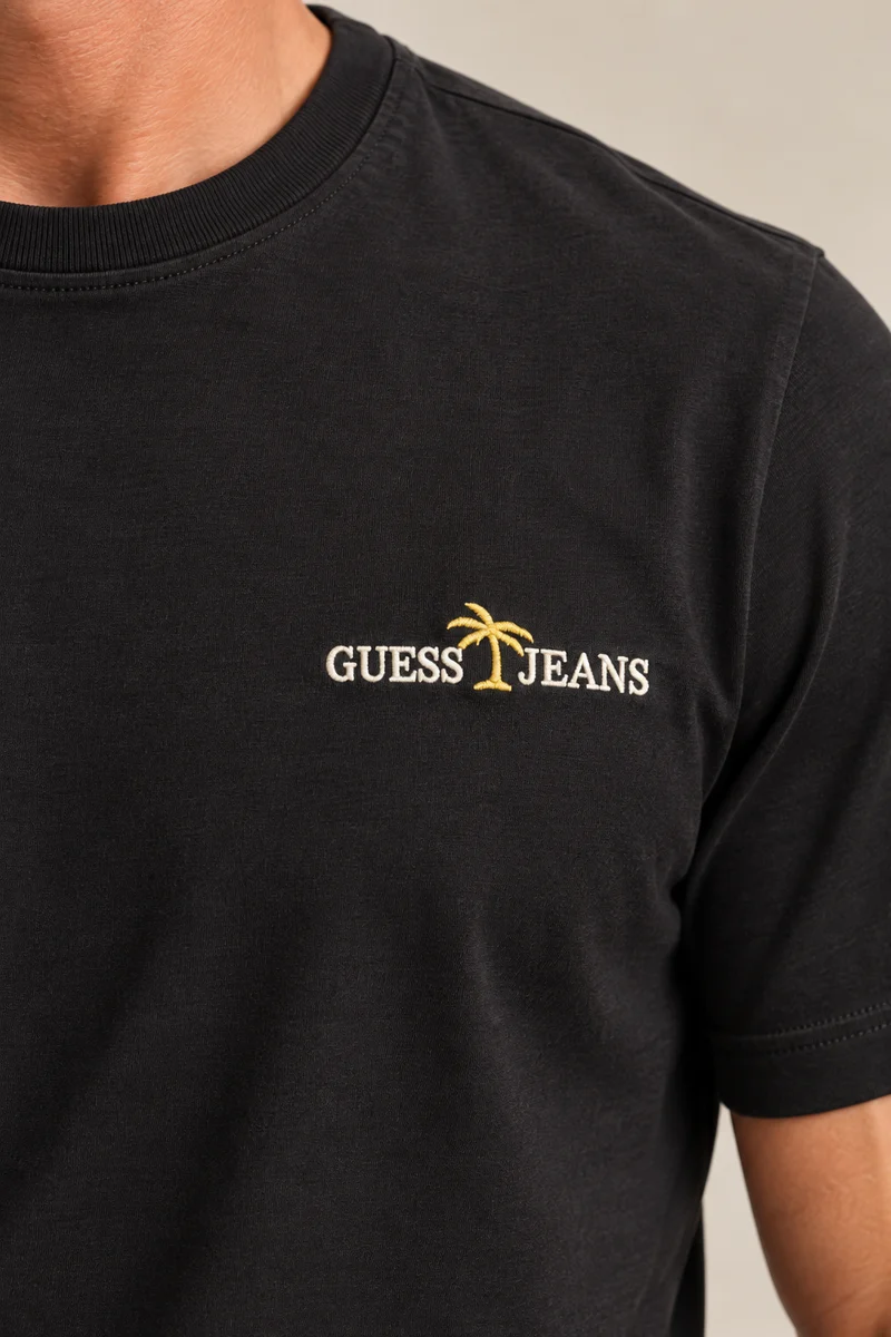 Le T-shirt Guess à logo