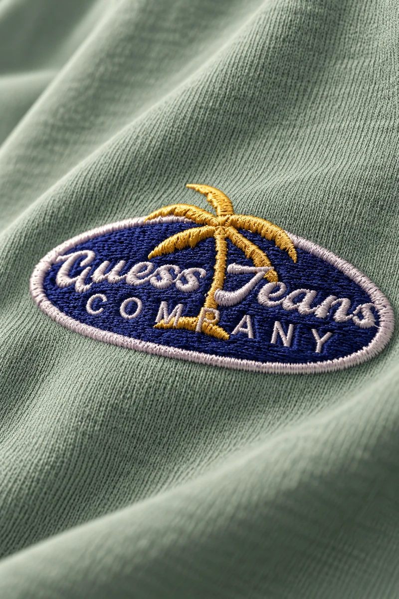 Le T-shirt Guess à logo