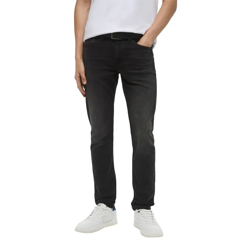 Jean délavé foncé par Calvin Klein