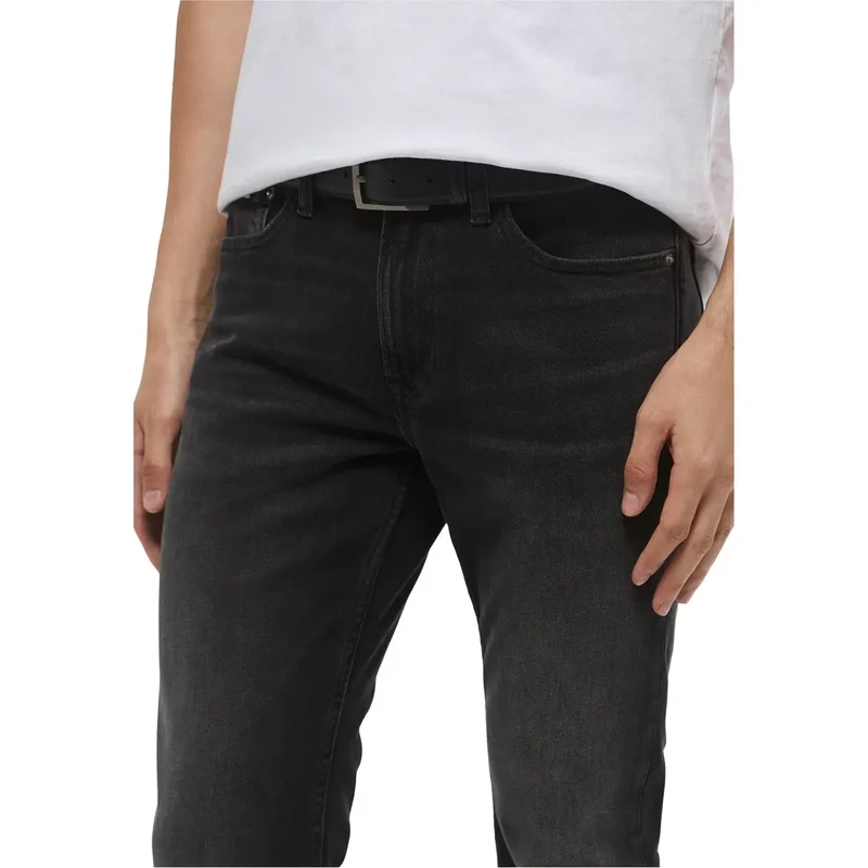 Jean délavé foncé par Calvin Klein