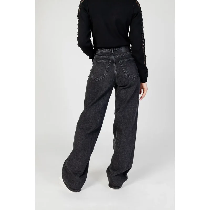 Jeans noirs à jambes larges pour femmes