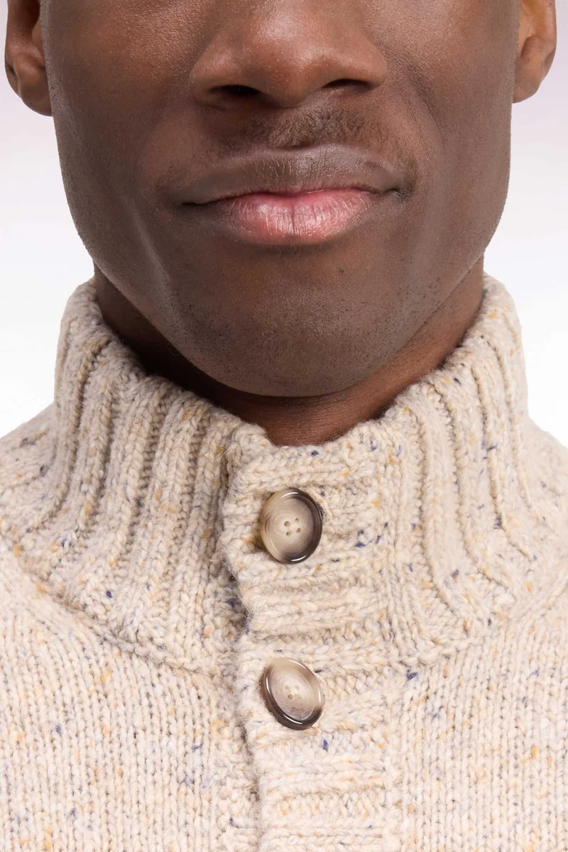 Cardigan boutonné en maille épaisse chinée écru coupe droite
