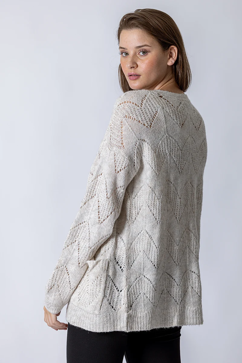 Le cardigan en tricot ajouré 2 tons