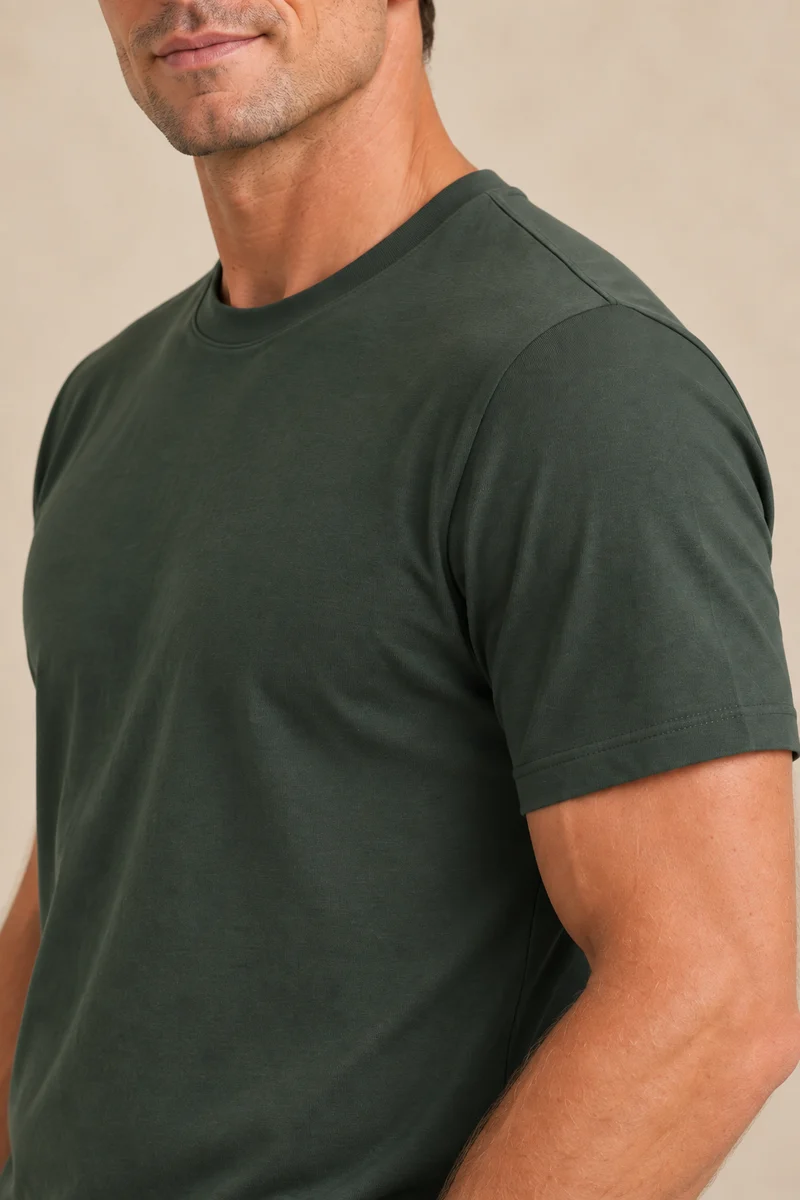 Le t-shirt uni à col rond